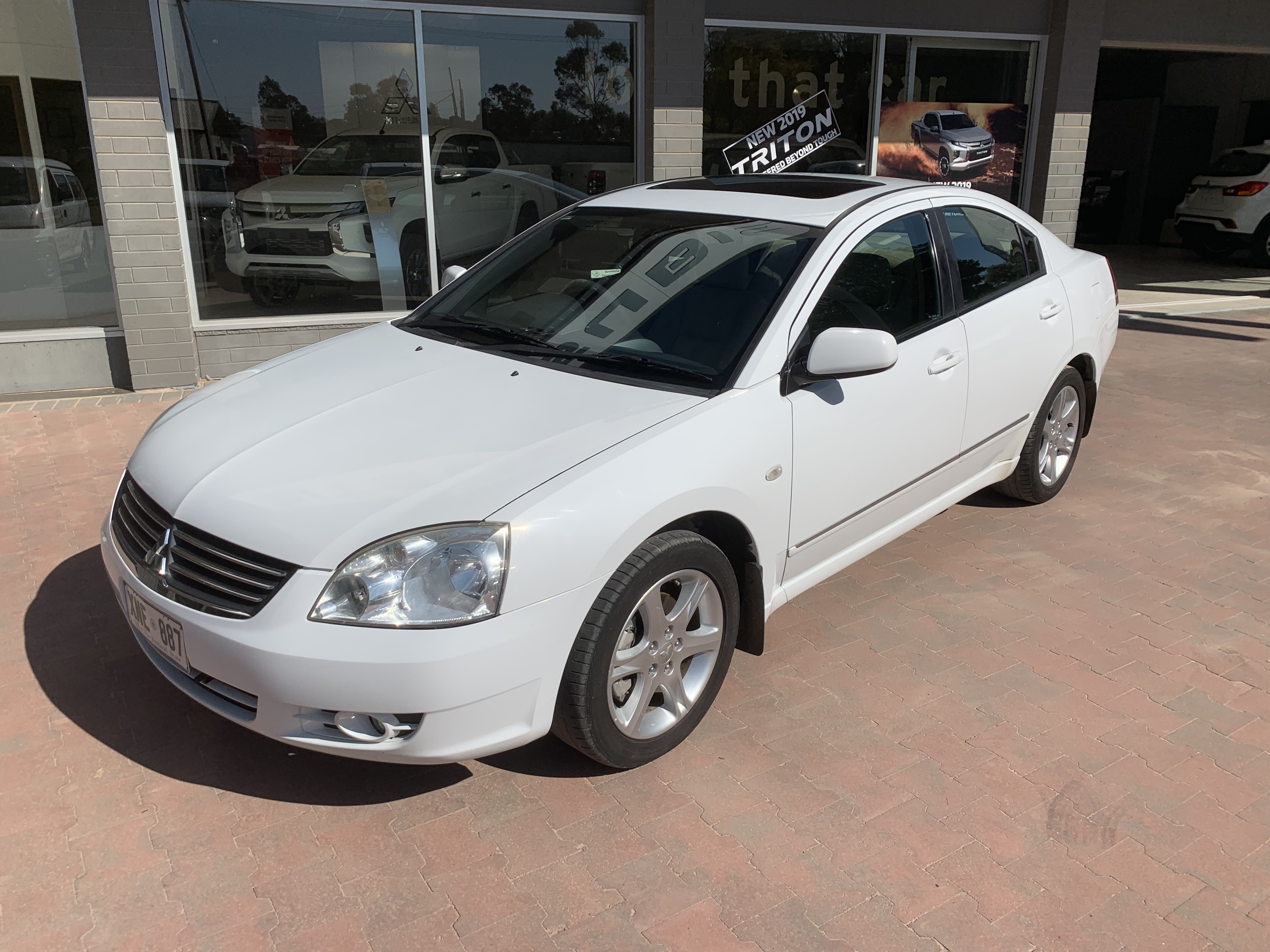 380 LX - Stevens Mitsubishi Laura image
